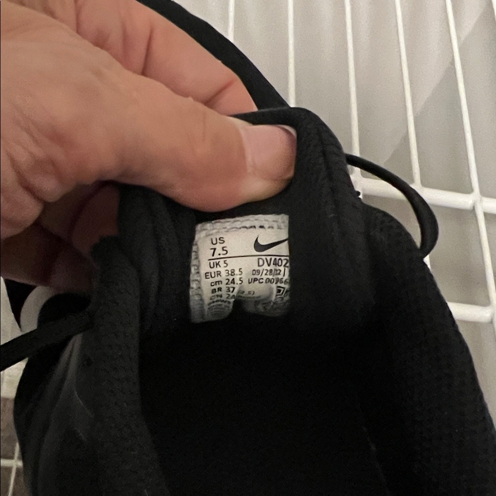 Nike Women's Black and White Athletic Shoes - Picture 6 of 6